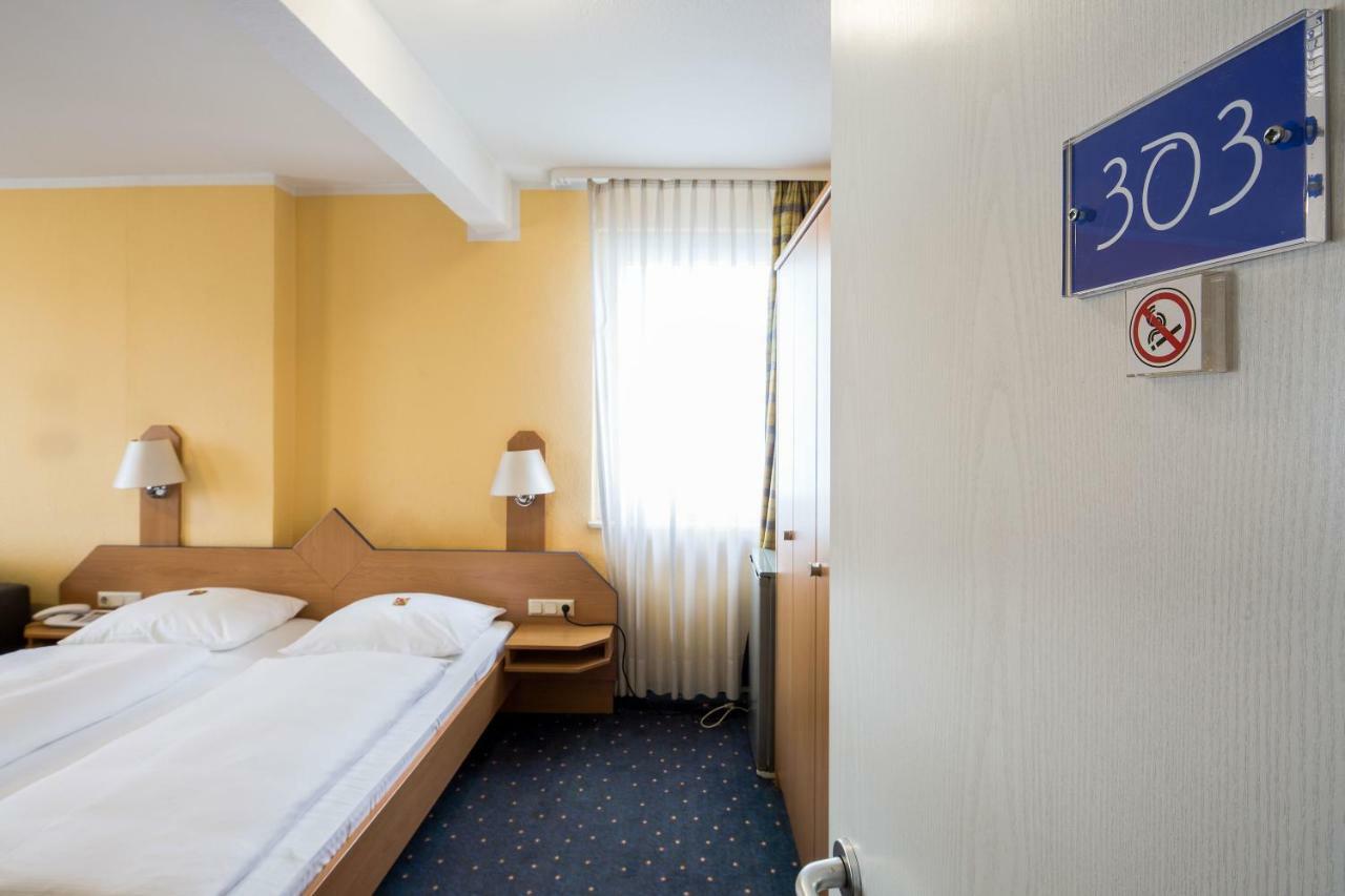 Central Hotel Mannheim Bagian luar foto